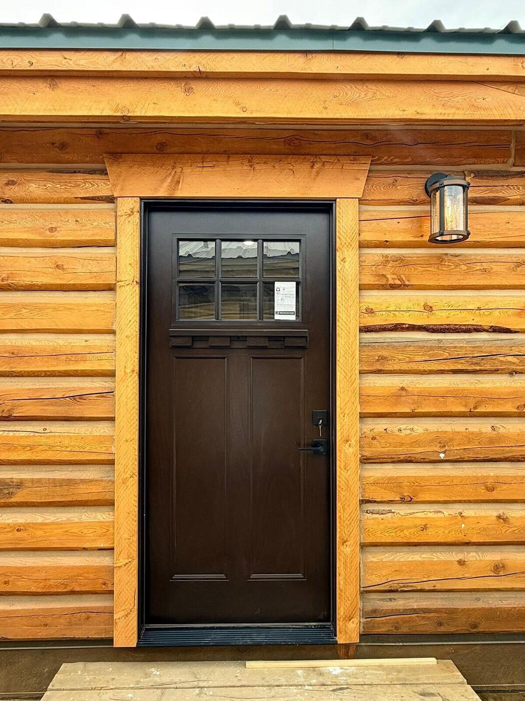 Log cabin door detail